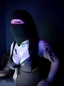 Snapshot of Zeta_Jones chatting on November 18, 2025, 8:46 pm Zeta Jones online show from November 18, 2025, 8:46 pm