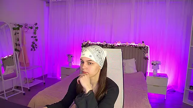 FrancescaCavaliere online show from May 5, 2026, 6:54 am