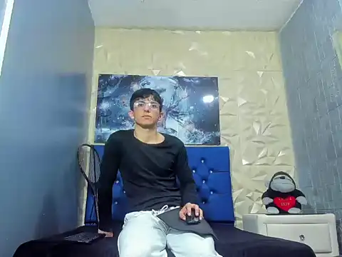 ElanGiraldo online show from February 24, 2026, 11:36 pm