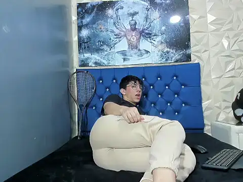 ElanGiraldo online show from March 11, 2026, 1:55 am