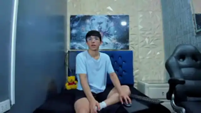 ElanGiraldo online show from March 18, 2026, 11:52 pm