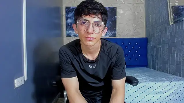 Snapshot of ElanGiraldo chatting on July 7, 2026, 11:09 pm ElanGiraldo online show from July 7, 2026, 11:09 pm
