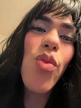 rikiisaac5 online show from November 12, 2025, 4:24 am