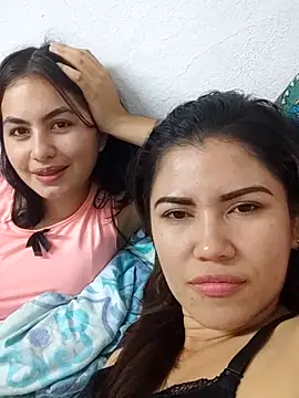 Snapshot of 2siluetas_seductoras chatting on November 15, 2025, 3:26 am 2siluetas seductoras online show from November 15, 2025, 3:26 am