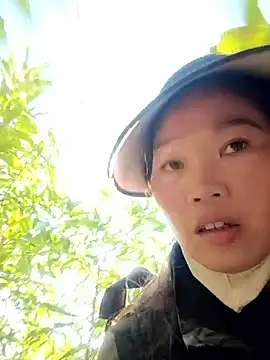 blonde blg online show from November 25, 2025, 12:43 am