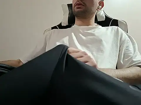 Snapshot of charli_barr chatting on November 10, 2025, 1:54 pm charli barr online show from November 10, 2025, 1:54 pm