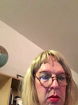 simone xdressing online show from October 2, 2025, 11:45 pm