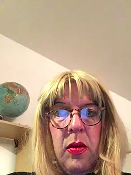 simone xdressing online show from October 4, 2025, 11:36 pm