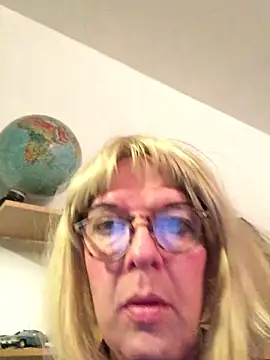 simone xdressing online show from November 10, 2025, 12:42 am