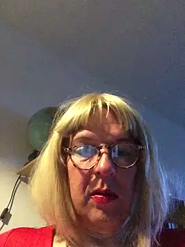 simone xdressing online show from April 15, 2026, 6:26 pm