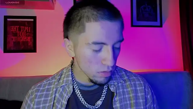 AresMassimoX online show from December 5, 2025, 1:36 am