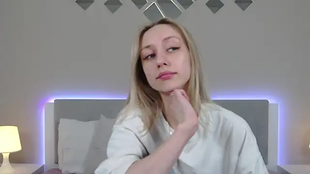 RachaelCute online show from April 15, 2026, 12:23 pm