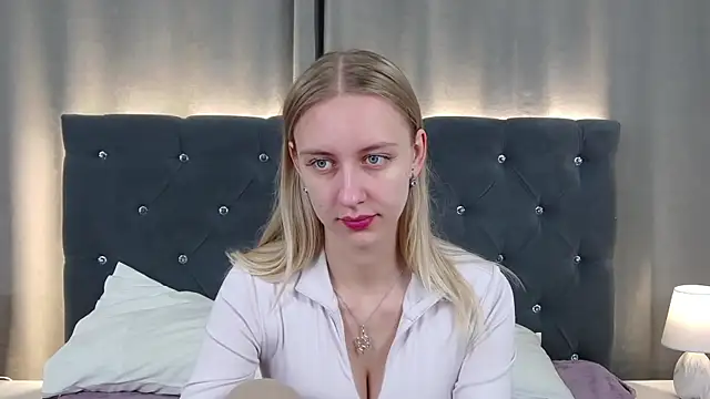 RachaelCute online show from May 12, 2026, 4:20 am