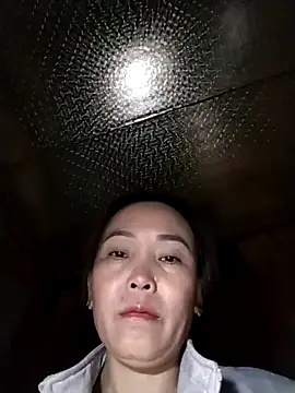 Feeling-hot online show from November 15, 2025, 3:04 am