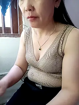 Feeling-hot online show from April 14, 2026, 5:35 am