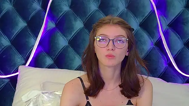 Snapshot of SophiaProve chatting on November 21, 2025, 3:22 pm SophiaProve online show from November 21, 2025, 3:22 pm