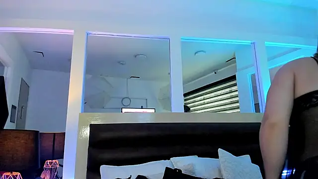 LaurenSpitz online show from February 18, 2026, 11:39 am