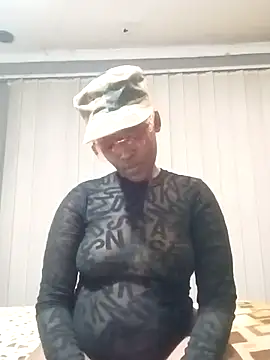 CurvyBabe36 online show from April 12, 2026, 8:25 pm