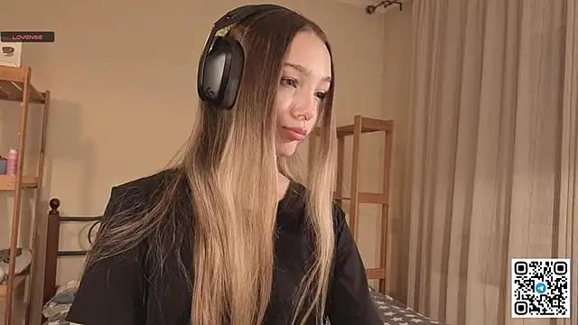 HoaPatton online show from December 2, 2025, 11:04 am