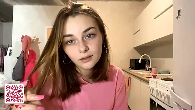 GeralynChiszar online show from November 26, 2025, 8:21 pm