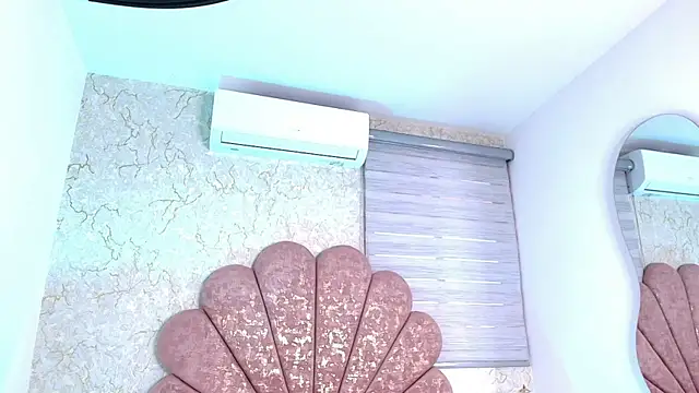 mia fontana  online show from November 21, 2025, 11:53 am