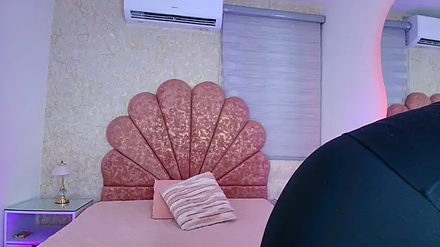 mia fontana  online show from January 7, 2026, 11:56 am