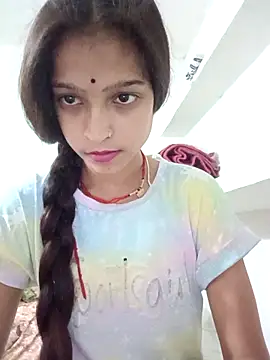 Snapshot of Mohnicute chatting on May 5, 2026, 10:56 am Mohnicute online show from May 5, 2026, 10:56 am