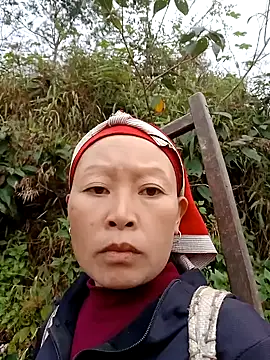 girl-hot2x online show from December 18, 2025, 1:11 am