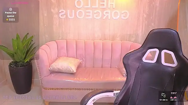 Violetta jhonson a online show from December 22, 2025, 3:42 pm