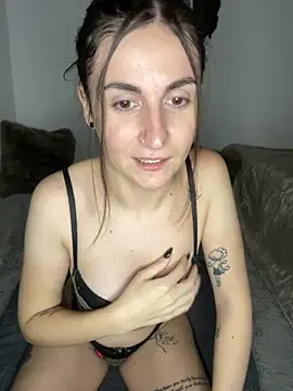 AuroraAllure 27 online show from November 21, 2025, 5:33 pm