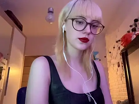 Snapshot of EffacedScan chatting on November 16, 2025, 2:22 pm EffacedScan online show from November 16, 2025, 2:22 pm