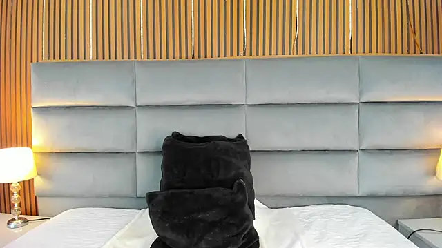 Lucy Vegas online show from April 6, 2026, 1:23 pm