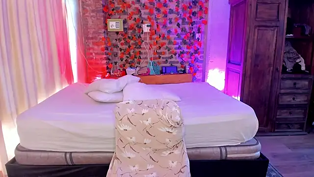 LaGoldenBitch online show from November 22, 2025, 4:28 pm