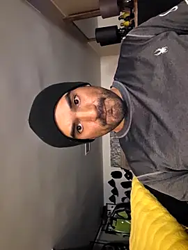 piggylatino online show from February 11, 2026, 10:37 pm