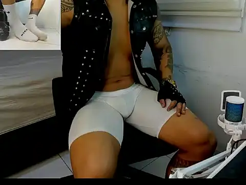 master leather online show from February 13, 2026, 3:24 am