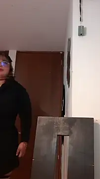 YiniBelle online show from March 16, 2026, 3:23 am