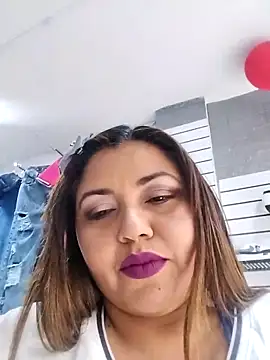 Snapshot of la_beba20 chatting on November 27, 2025, 8:33 pm la beba20 online show from November 27, 2025, 8:33 pm