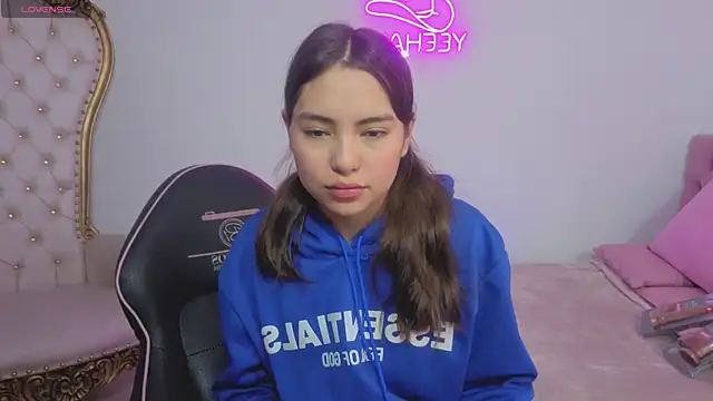 ISABELA TAY online show from May 27, 2026, 12:02 pm