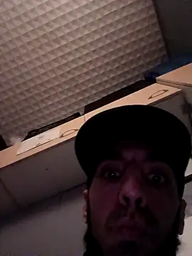 Snapshot of hotguy71000 chatting on December 16, 2025, 4:12 pm hotguy71000 online show from December 16, 2025, 4:12 pm