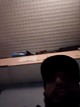 Snapshot of hotguy71000 chatting on March 2, 2026, 11:33 pm hotguy71000 online show from March 2, 2026, 11:33 pm