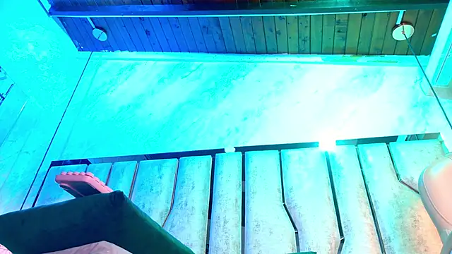 Caroline palmerr online show from December 17, 2025, 3:23 am