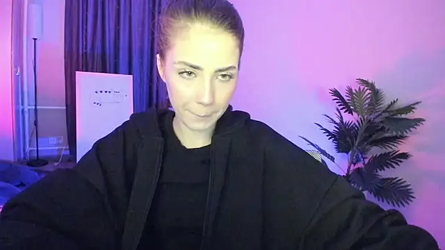 Snapshot of Aurora_Glow21 chatting on February 3, 2026, 4:32 am Aurora Glow21 online show from February 3, 2026, 4:32 am