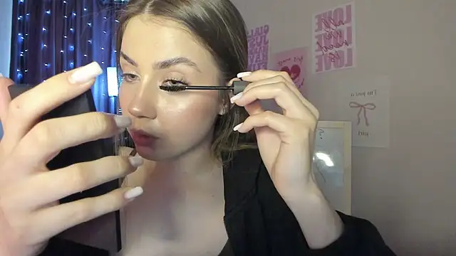 Snapshot of Aurora_Glow21 chatting on March 20, 2026, 12:32 pm Aurora Glow21 online show from March 20, 2026, 12:32 pm