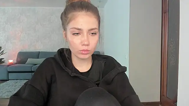 Snapshot of Aurora_Glow21 chatting on April 7, 2026, 12:27 pm Aurora Glow21 online show from April 7, 2026, 12:27 pm