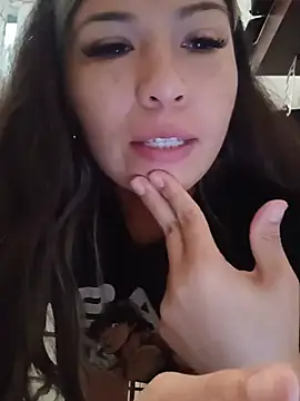 LatinaCalienteMilf online show from July 4, 2026, 1:50 pm