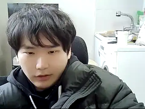 Snapshot of nbvmmbr chatting on March 1, 2026, 12:56 am nbvmmbr online show from March 1, 2026, 12:56 am