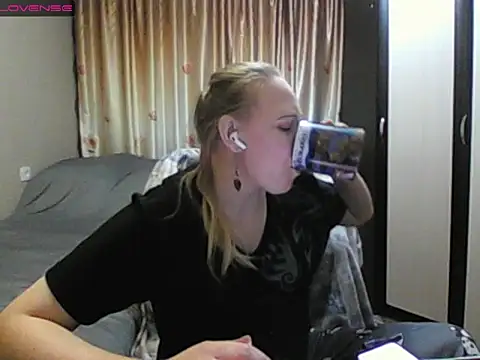 JenniDeep online show from March 11, 2026, 8:37 pm