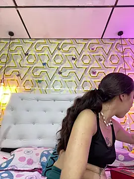 MelanyyJhonson15 online show from May 30, 2026, 9:23 pm