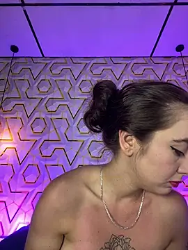 MelanyyJhonson15 online show from July 14, 2026, 9:31 pm