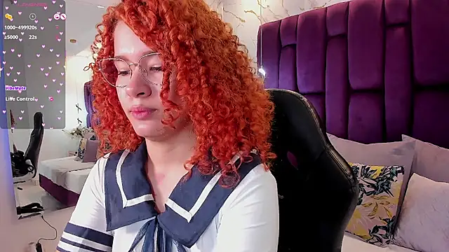 avrilwaynee online show from November 19, 2025, 12:27 pm